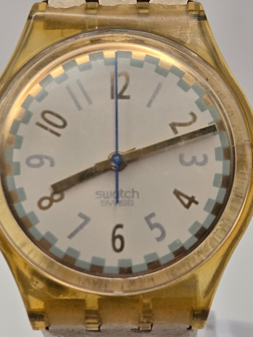 Vintage Swatch Swiss Quartz Watch Gold White 305